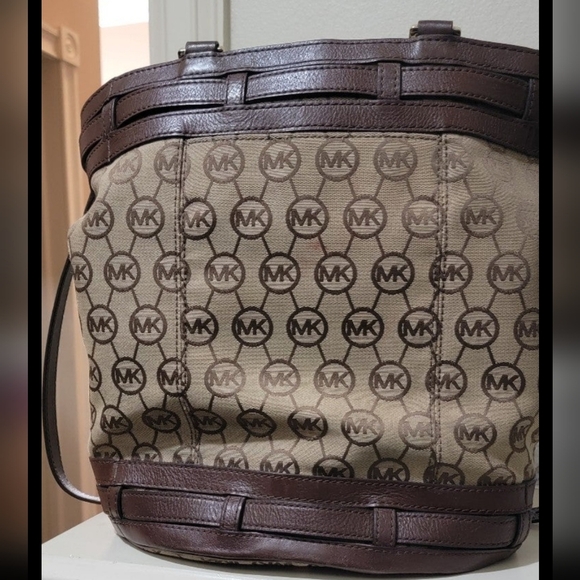 Michael Kors Bucket bag - Picture 3 of 4